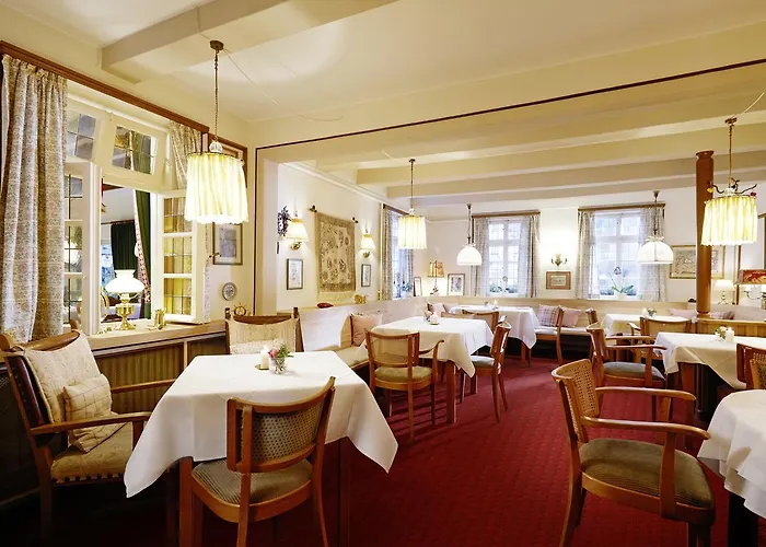 Zu Den Linden Hotel *